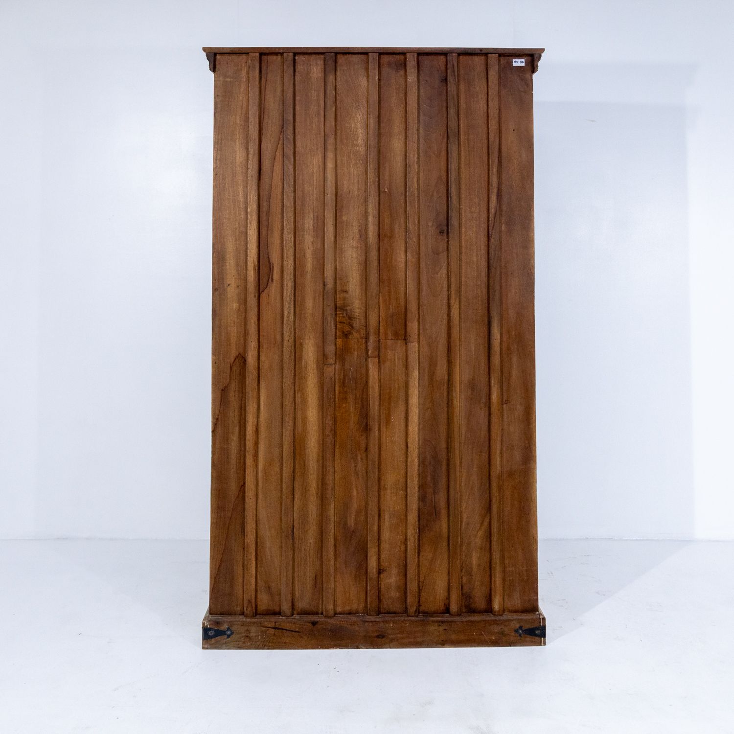photo vinterior Wooden Indian Almirah With Iron Bars Ra 30