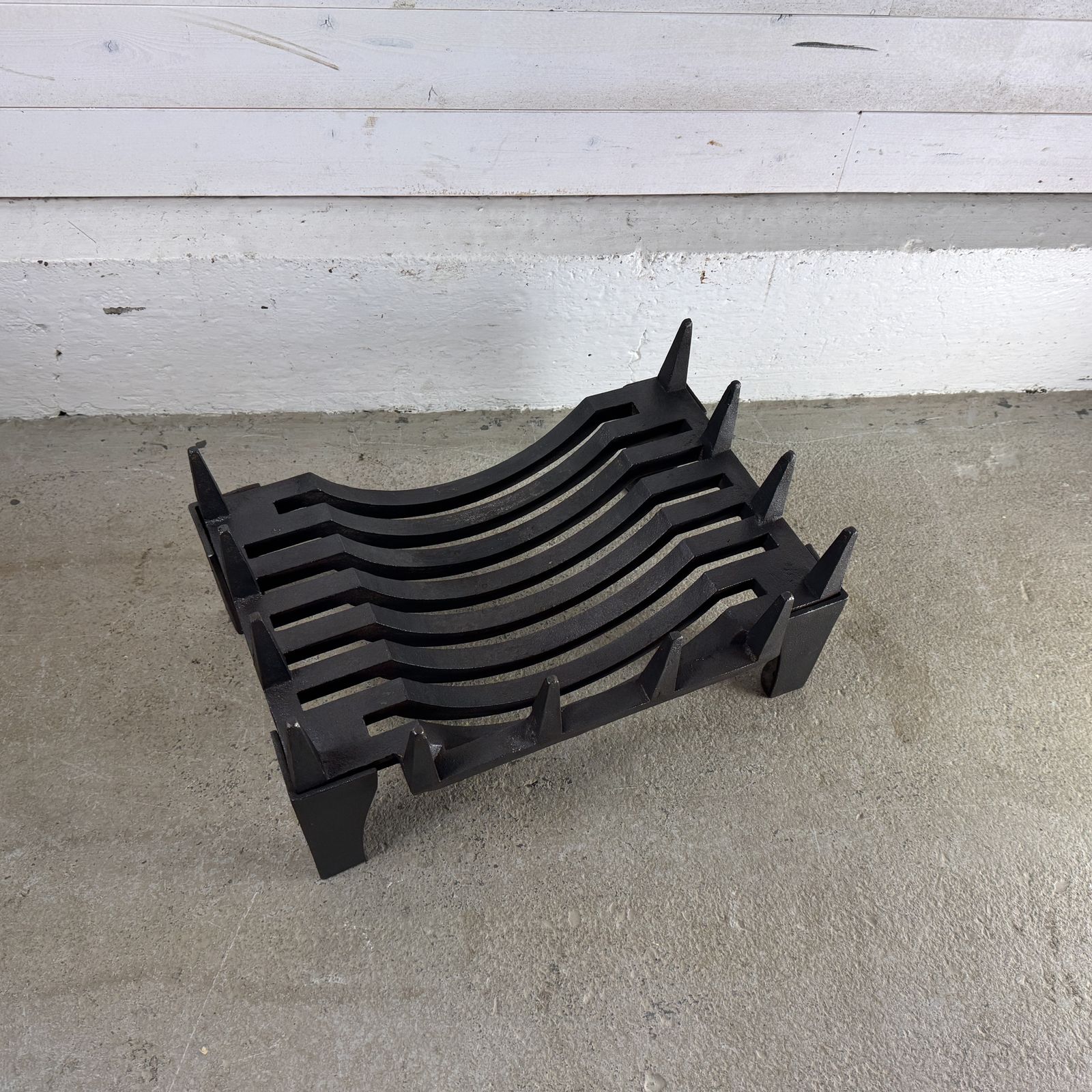 Small Reclaimed Cast Iron Free Standing Saddle Grate Fire Basket photo for sale