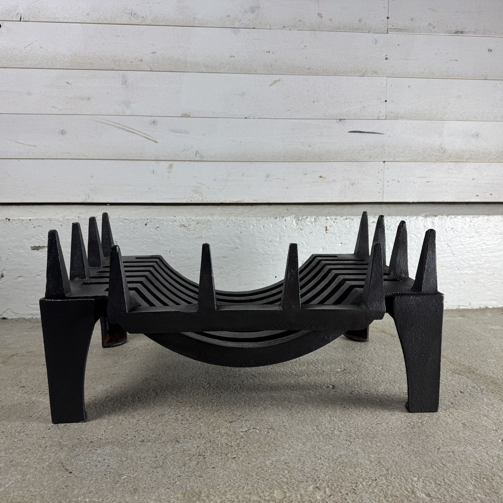 Small Reclaimed Cast Iron Free Standing Saddle Grate Fire Basket photo vinterior