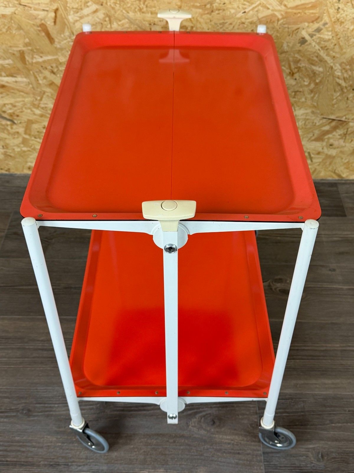 photo vintage 60s 70s Serving Trolley Dinette Side Table Orange Space Age Design