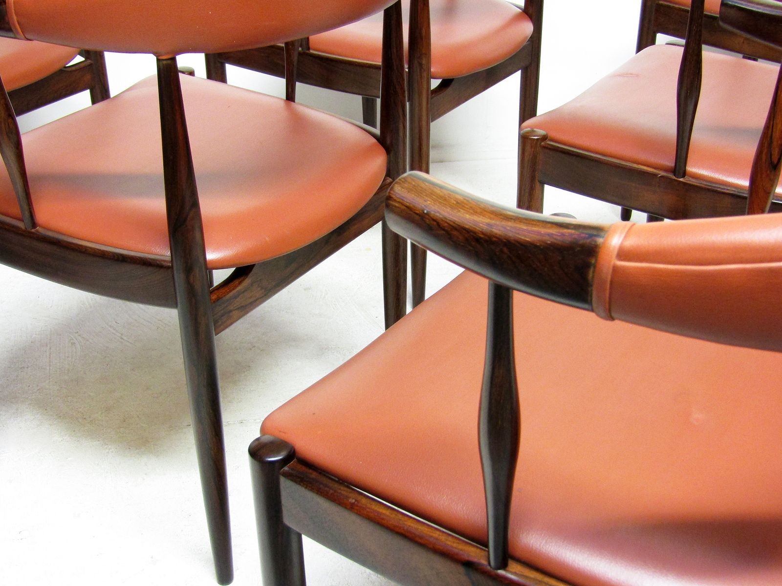 photo vinterior Set Of Eight Danish Cow Horn "Model 12" Chairs In Rosewood By Johannes Andersen