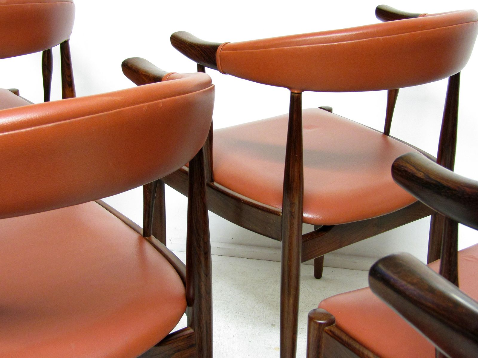 photo vintage Set Of Eight Danish Cow Horn "Model 12" Chairs In Rosewood By Johannes Andersen