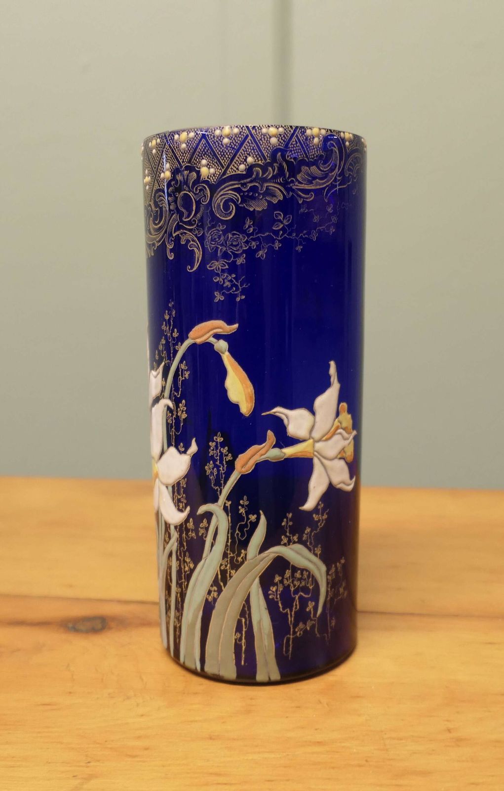 A Stunning Cobalt Blue Enamelled Vase With Daffodils photo 540.0
