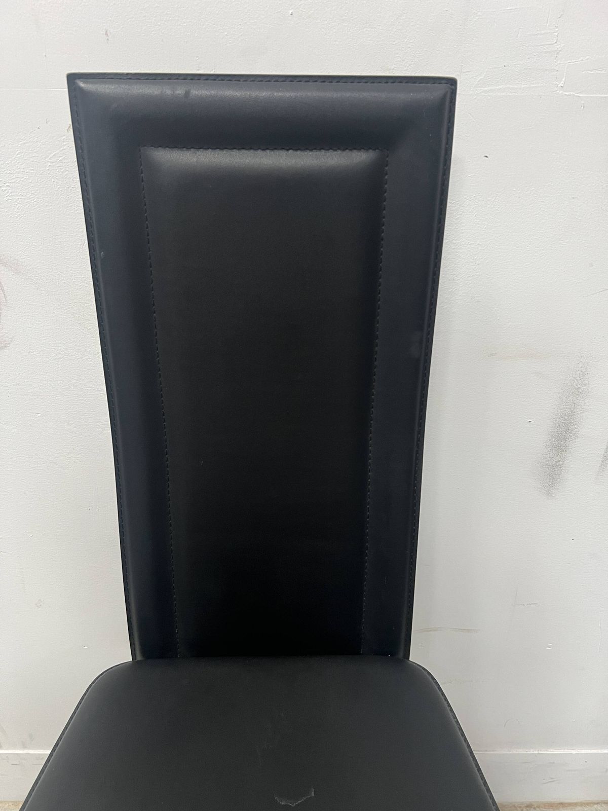 Set Of Eight Designer Chairs In Black Leather From The 20th Century photo vinterior
