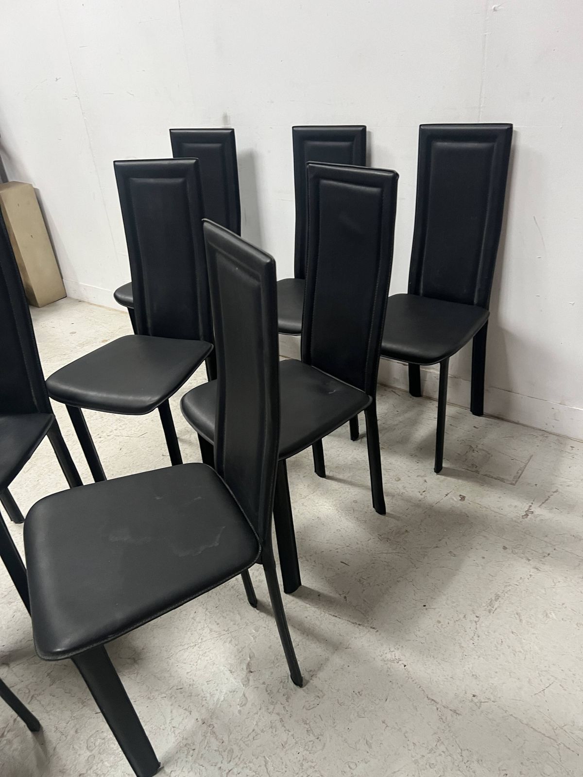 photo furniture Set Of Eight Designer Chairs In Black Leather From The 20th Century