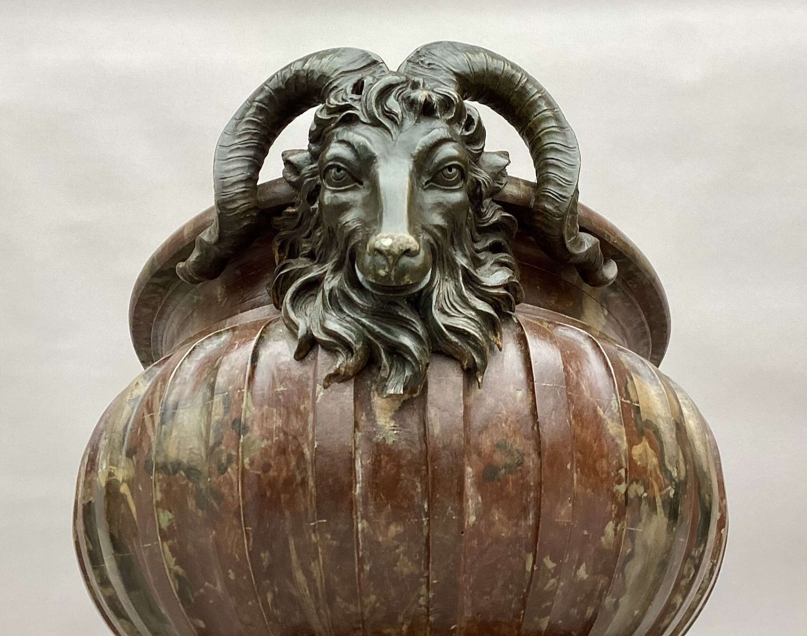 photo vinterior Magnificent Regency Faux Marble Neoclassical Wine Cistern / Jardiniere