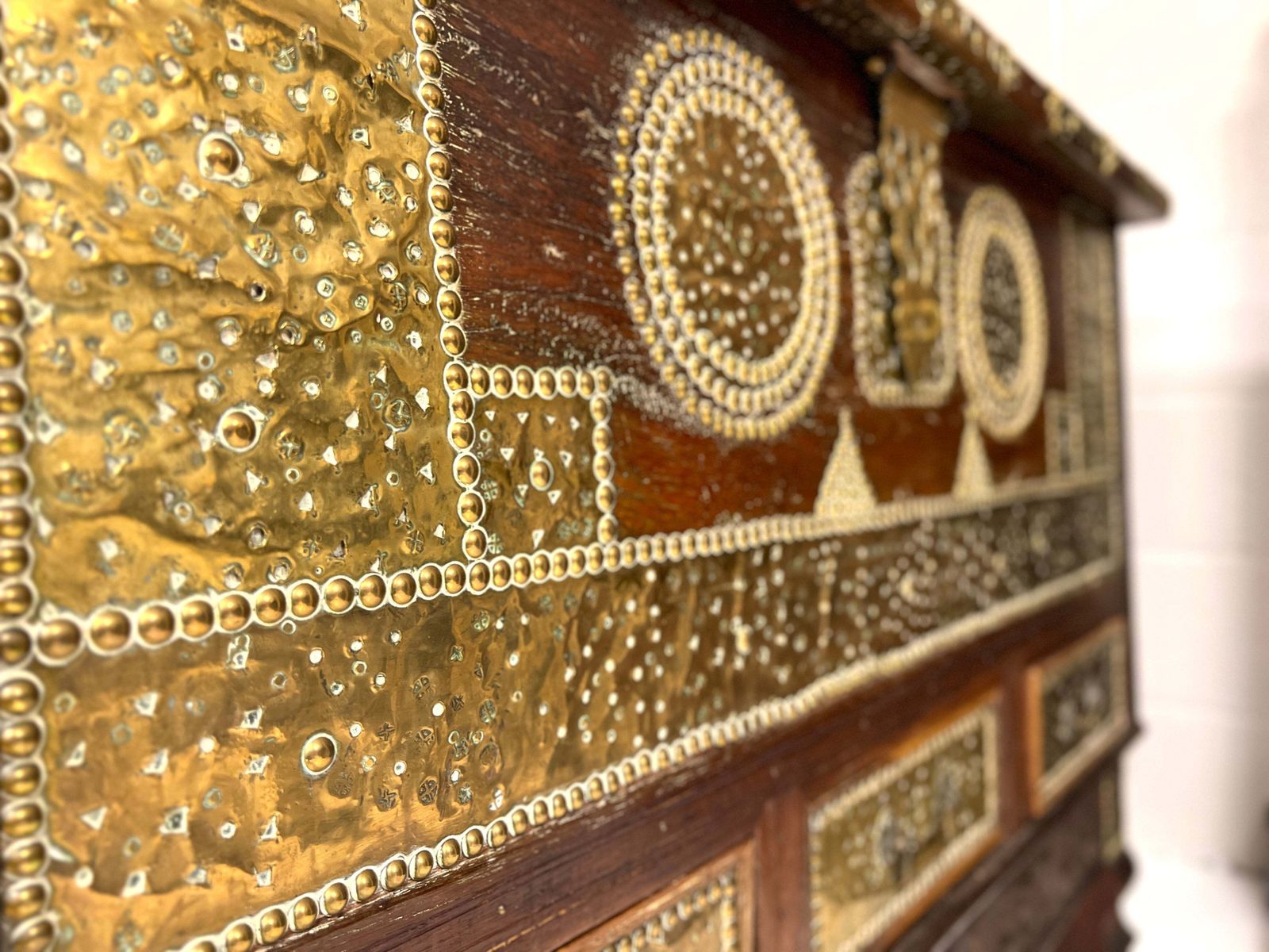 A Large 19th Century Teak And Brass Inlaid Zanzibar Chest On Stand photo vinterior