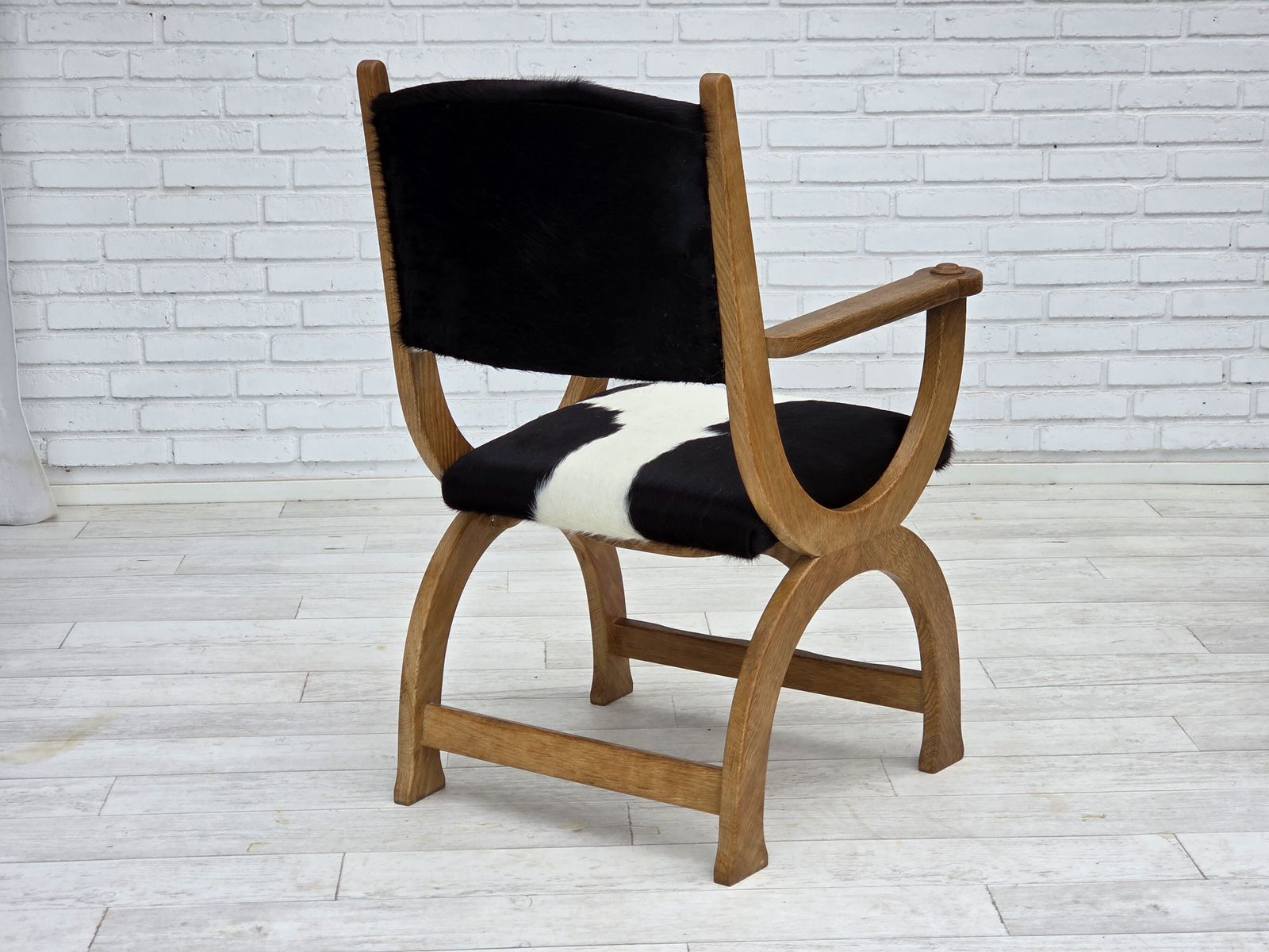 Ca. Jaren 1960, Deense Fauteuil Met Hoge Rug, Echt Koehide, Eikenhout, Opnieuw Bekleed. photo vintage