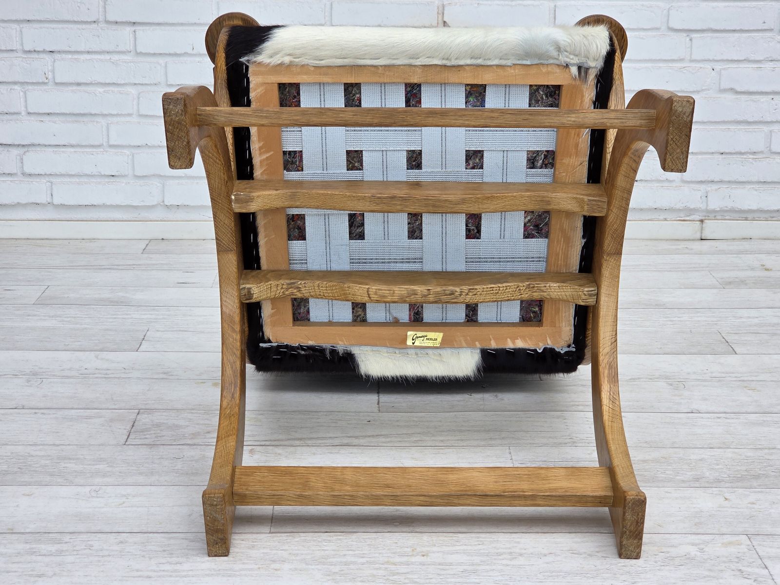 photo for sale Ca. Jaren 1960, Deense Fauteuil Met Hoge Rug, Echt Koehide, Eikenhout, Opnieuw Bekleed.