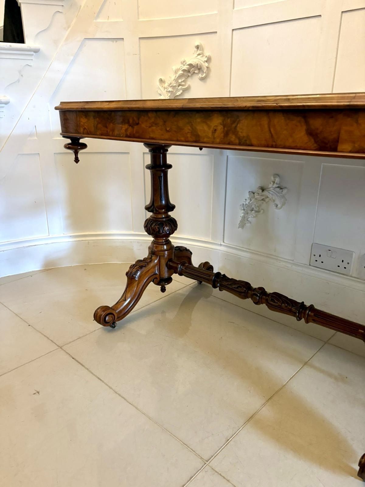 Outstanding Quality Antique 19th Century Burr Walnut Freestanding Centre Table photo vinterior
