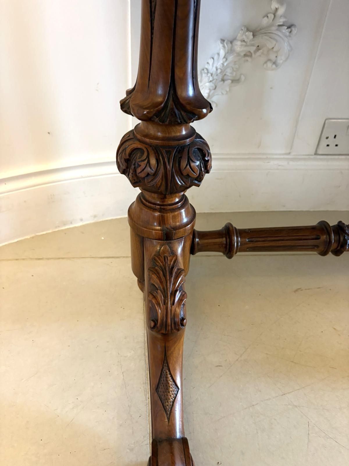photo furniture Outstanding Quality Antique 19th Century Burr Walnut Freestanding Centre Table