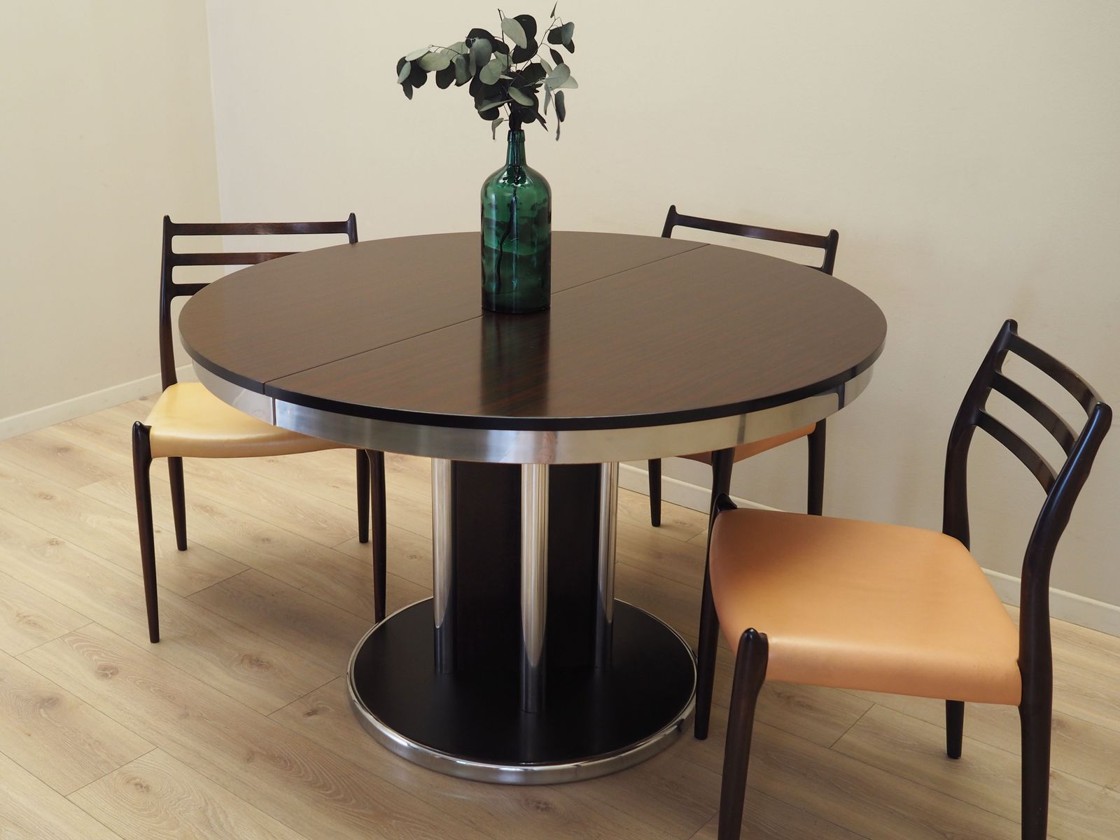 Round Table, Italian Design, 1970s, Production: Italy photo Furniture