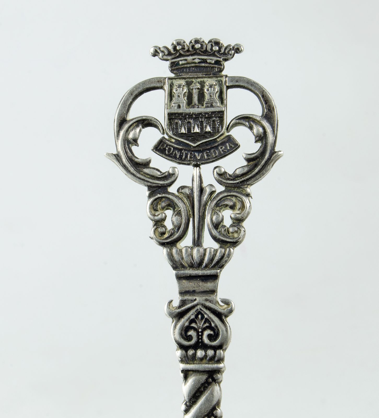 Century Silver Heraldic Souvenir Spoon With 5 Pesetas Coin Bowl Featuring King Alfonso XII, Spain photo Home Decor