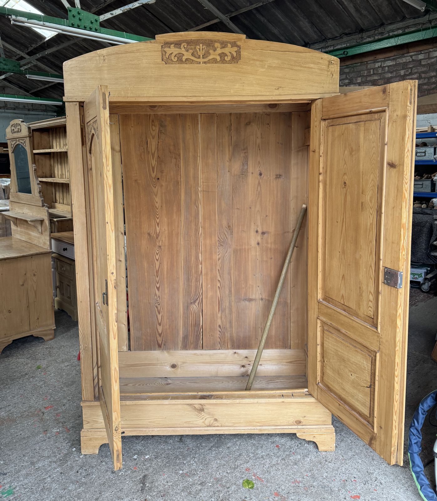 Lovely Size Antique Pine Knockdown Wardrobe photo vinterior