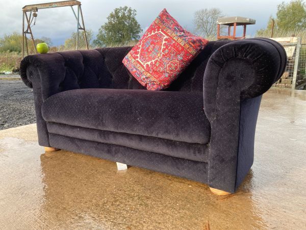 A Charming Vintage 2 Seater Chesterfield Sofa photo vinterior