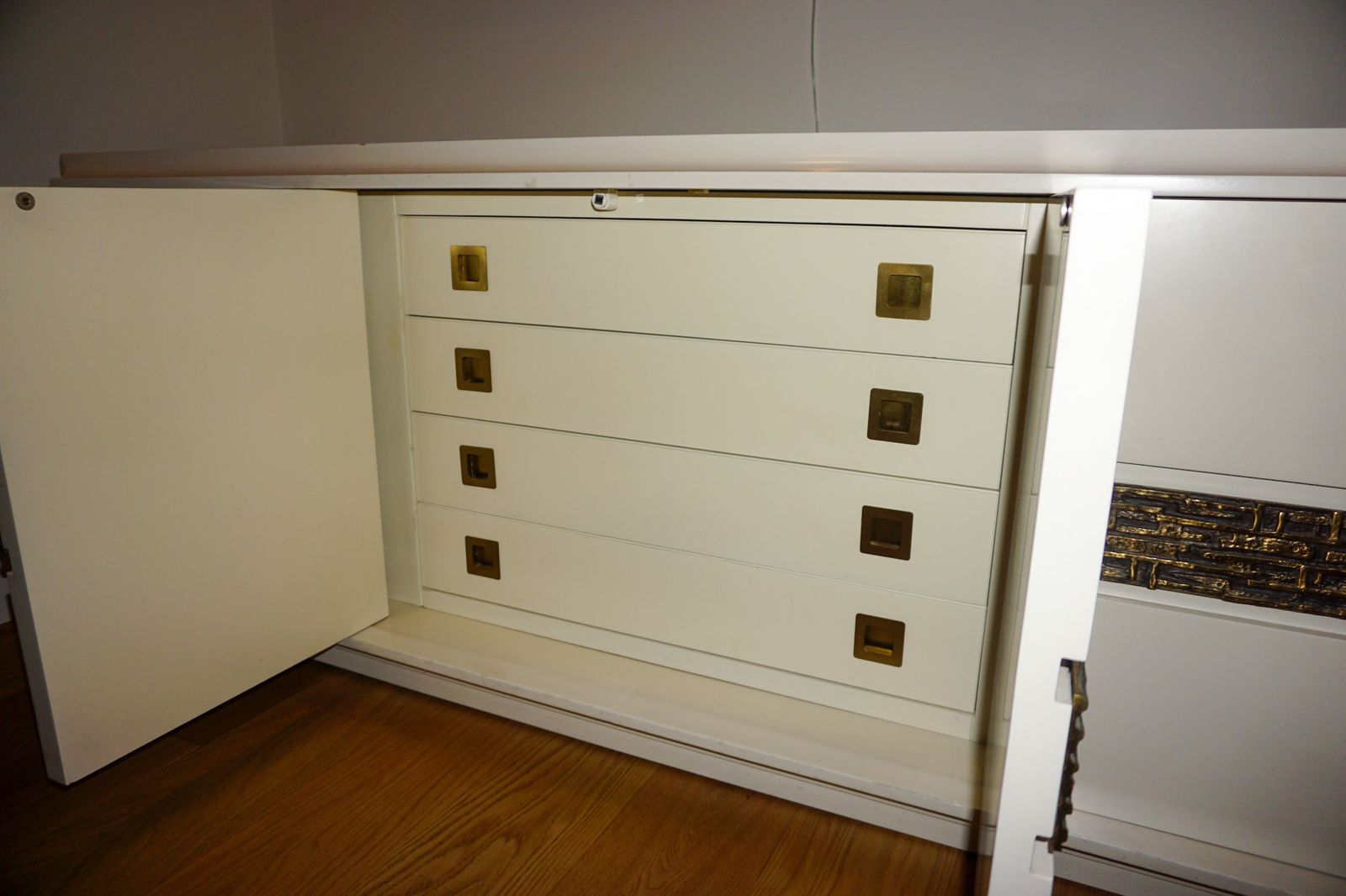 Laquered White Sideboard With Brass Details By Luciano Frigerio Di Desio, 1995 photo 7400.02