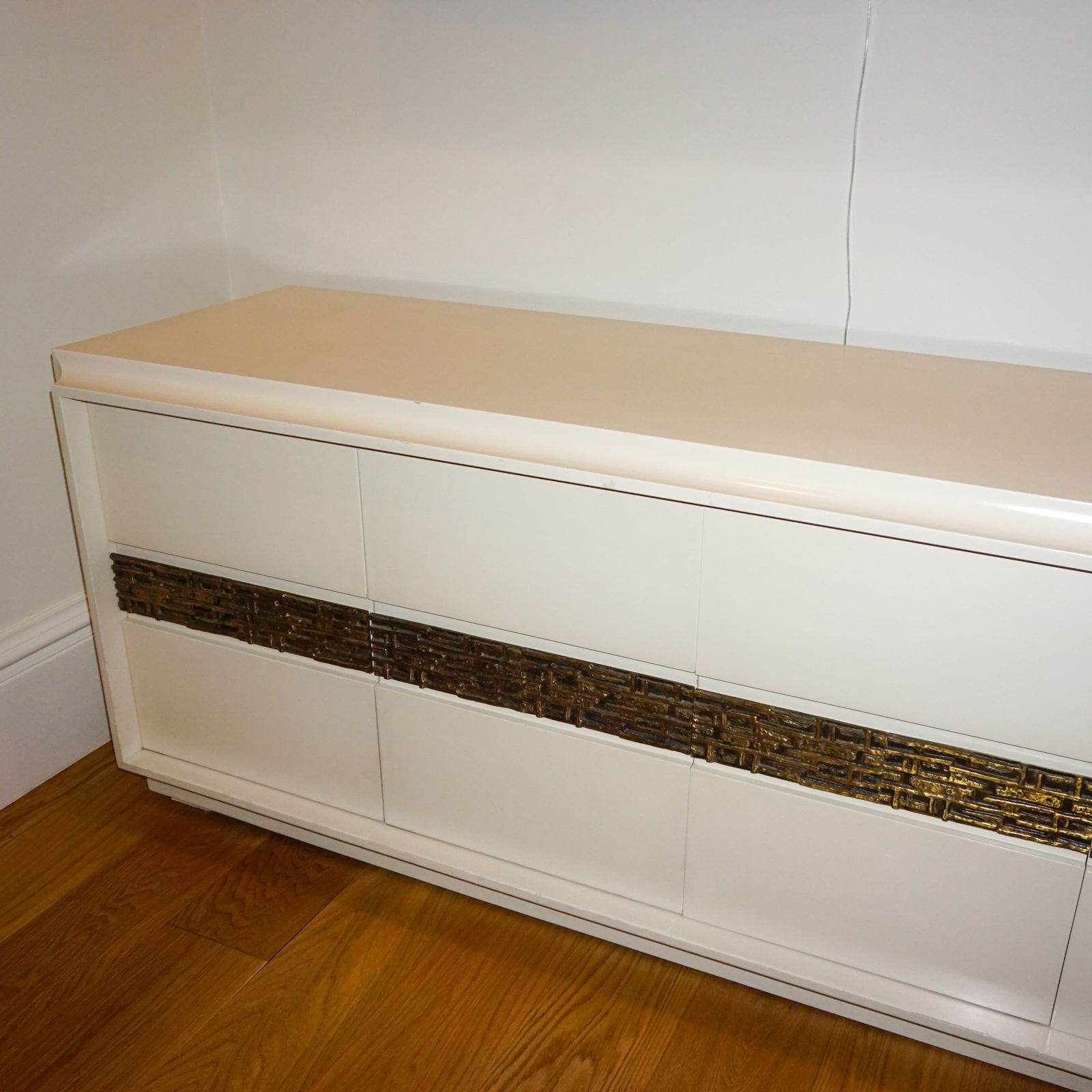Laquered White Sideboard With Brass Details By Luciano Frigerio Di Desio, 1995 photo for sale