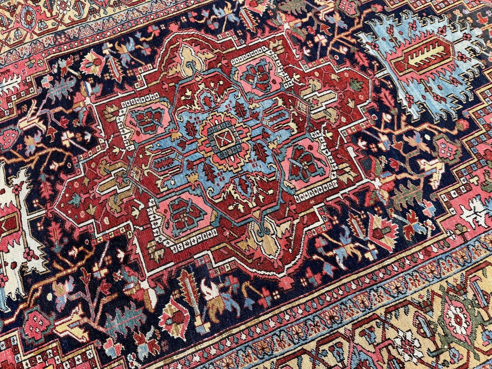 Textiles Antique Heriz Carpet 3.29m X 2.12m photo