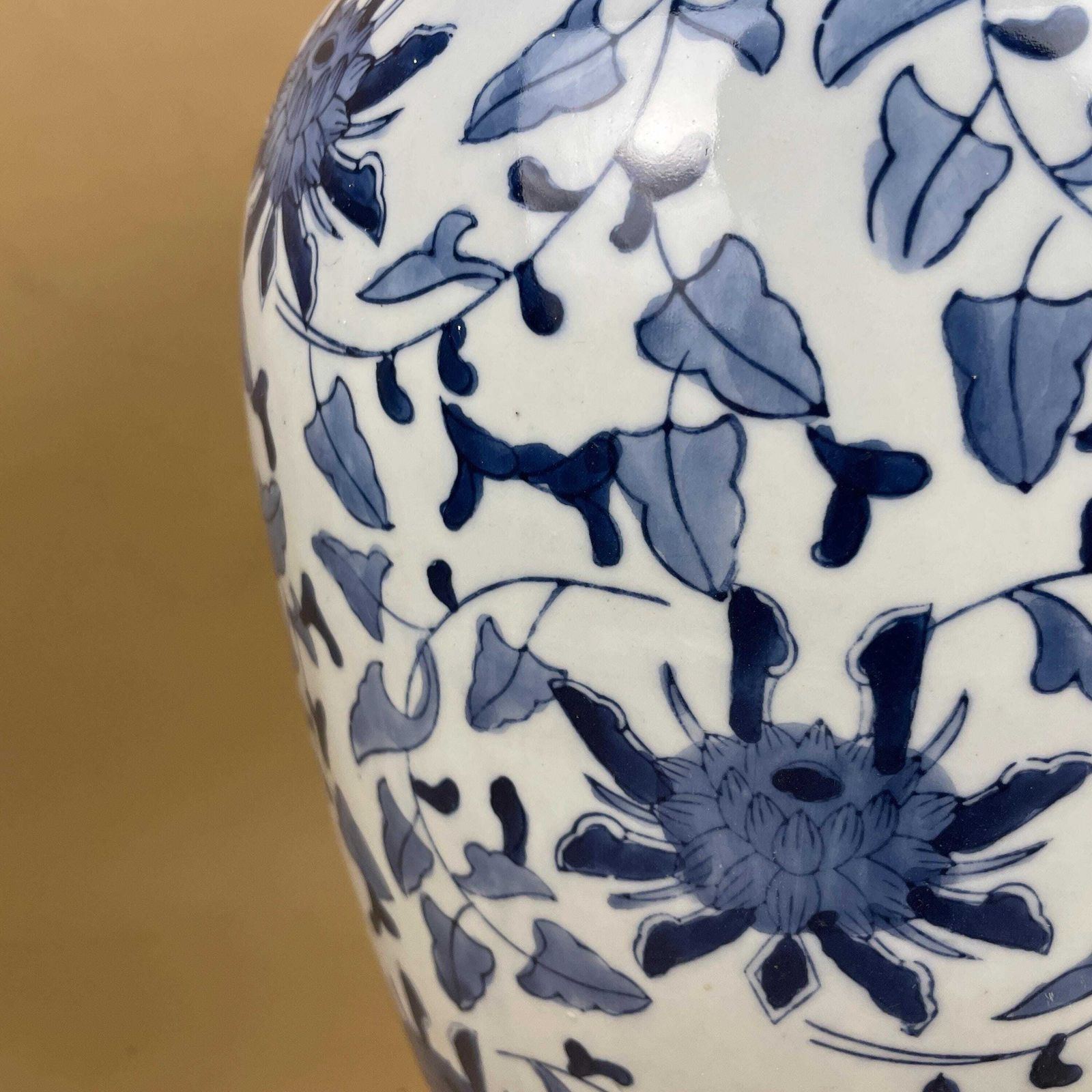 172.0 Oriental Ceramic Lamp Blue White Ginger Jar Hand Painted Floral Brass Mount Fittings Vintage Porcelain Table Lamp Classic Chinoiserie Decor photo