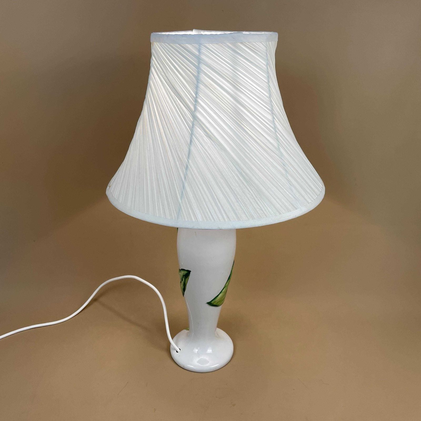 Calla Lily Ceramic Table Lamp Raised Floral Design Art Nouveau Style Vintage Botanical Decor Pottery Lighting Flower Sculpture Lamp Shade photo vinterior