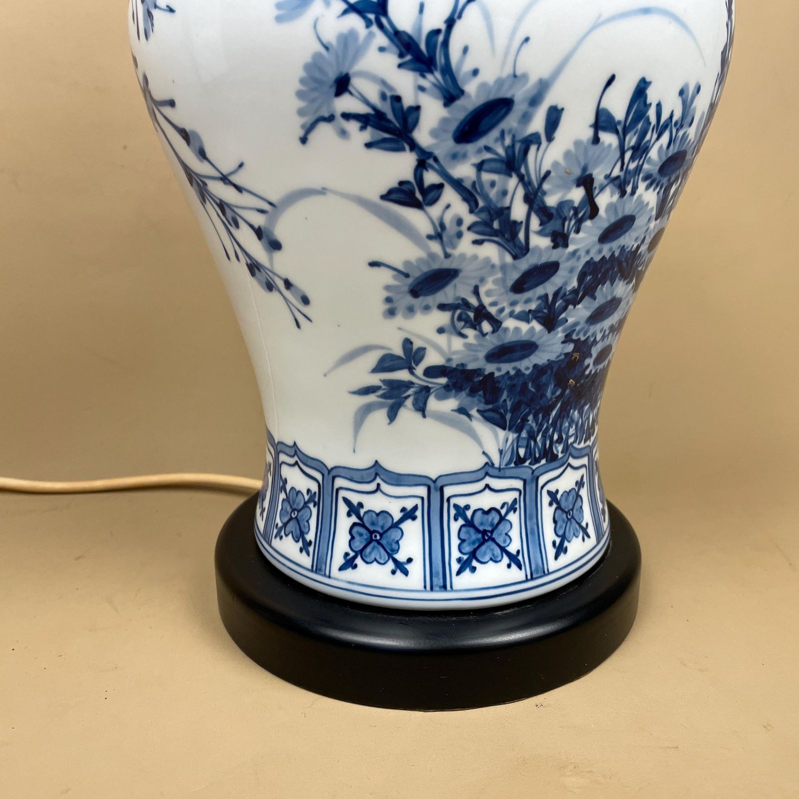 Oriental Ceramic Lamp Blue White Glaze Ginger Jar Butterfly Floral Vintage Round Black Wooden Base Porcelain Table Lamp Classic Chinoiserie photo 151.0