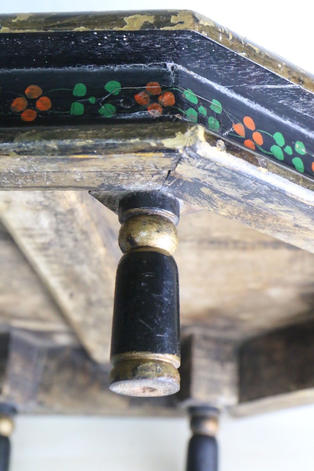 photo vinterior Antique Indian Wooden Bajot Table Chowki Table Early 20th Century Handpainted