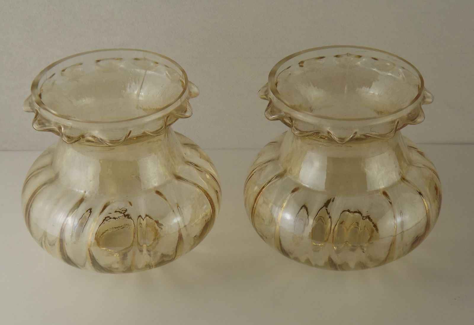 Paire assortie de tulipes de remplacement en verre bullé ambré, mid-century photo 68.0