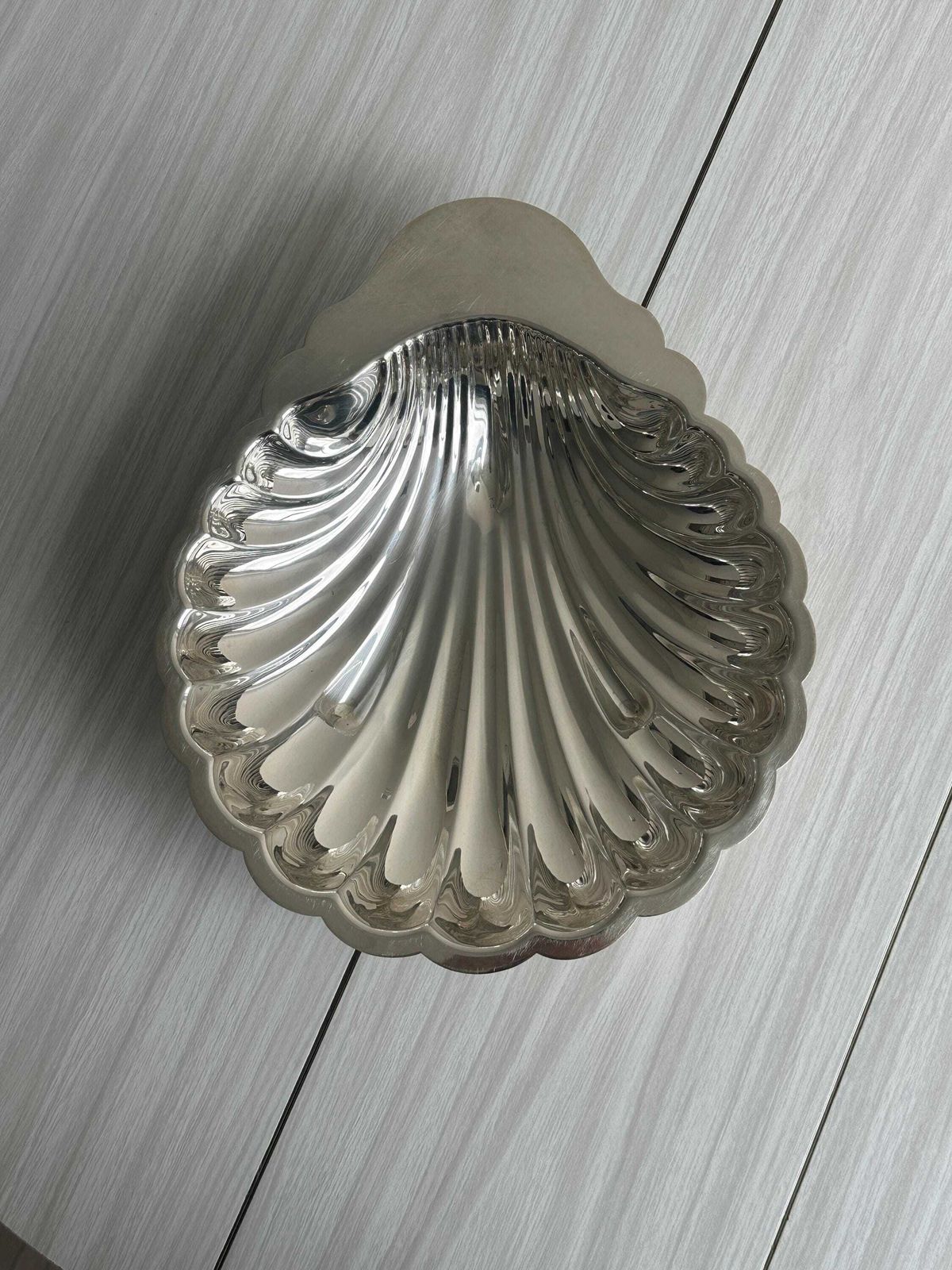 Large Shell Dish In Shiny Steel Metal, Chic Table Decoration And Trendy Antique Tableware, Vintage And Elegant Style photo furniture