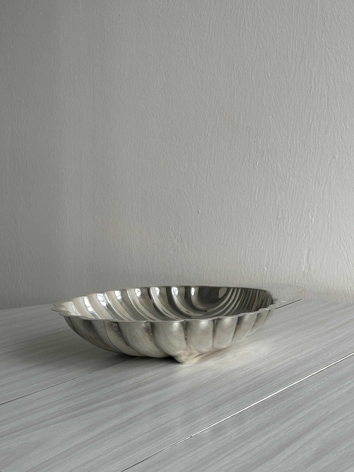 Large Shell Dish In Shiny Steel Metal, Chic Table Decoration And Trendy Antique Tableware, Vintage And Elegant Style photo buy