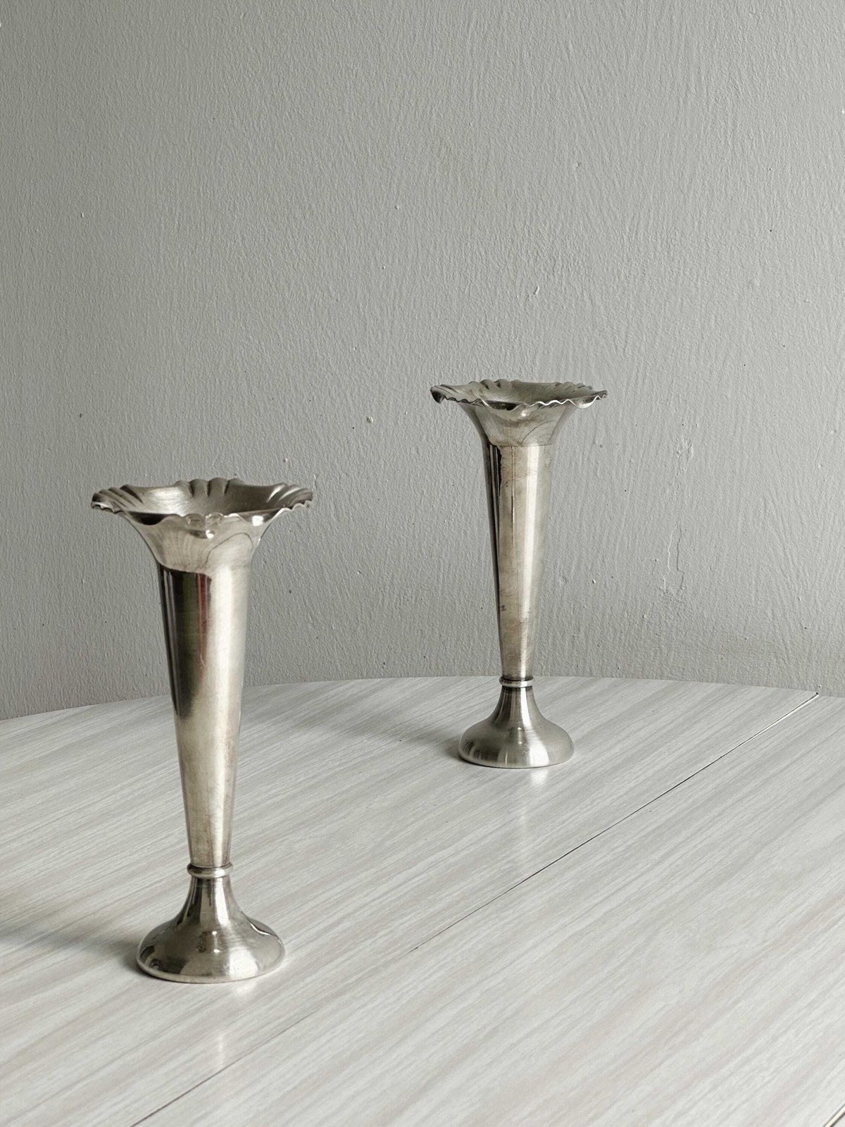 Duo Of Shiny Silver Metal Vases, Chic Tableware For Weddings, Refined Buffet Or Elegant Centerpiece photo vintage