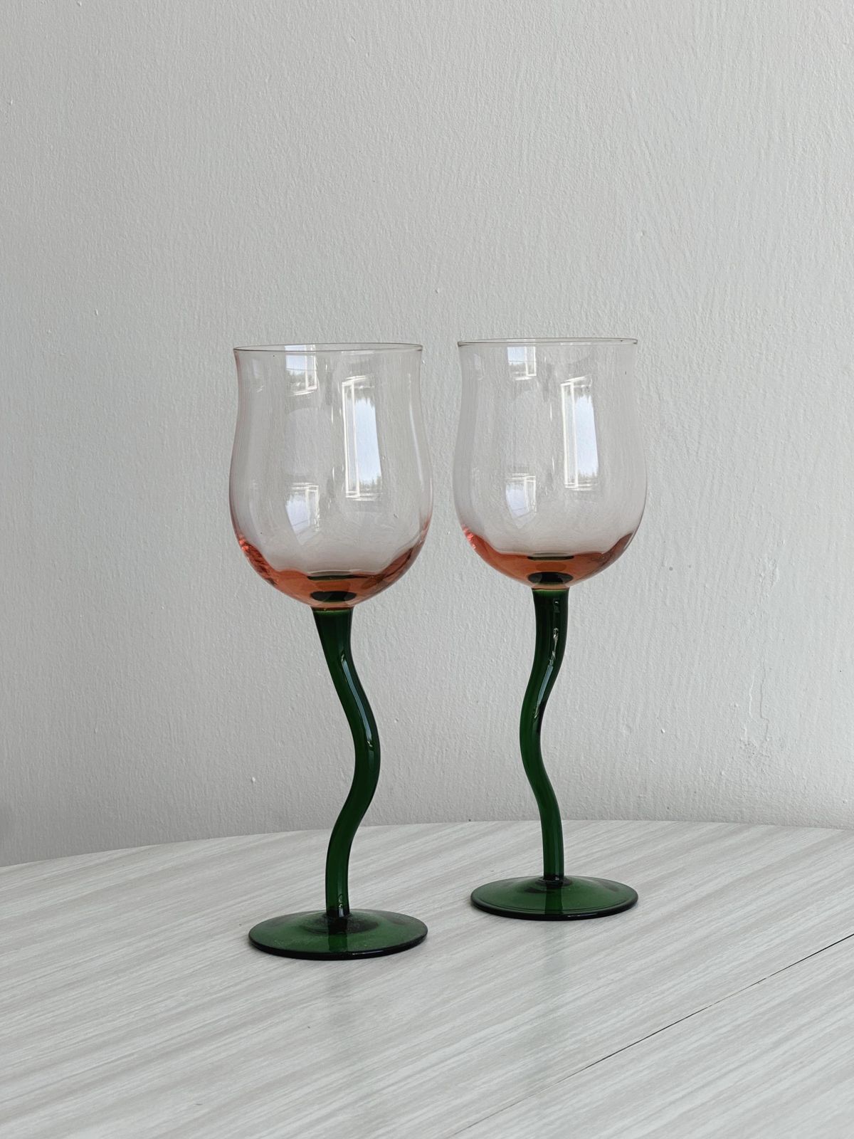Duo Of Hand Blown Smoked Pink Glasses, Green Twisted Foot, Elegant Tulip Design Glasses For Table Decoration Or Refined Aperitif, photo furniture