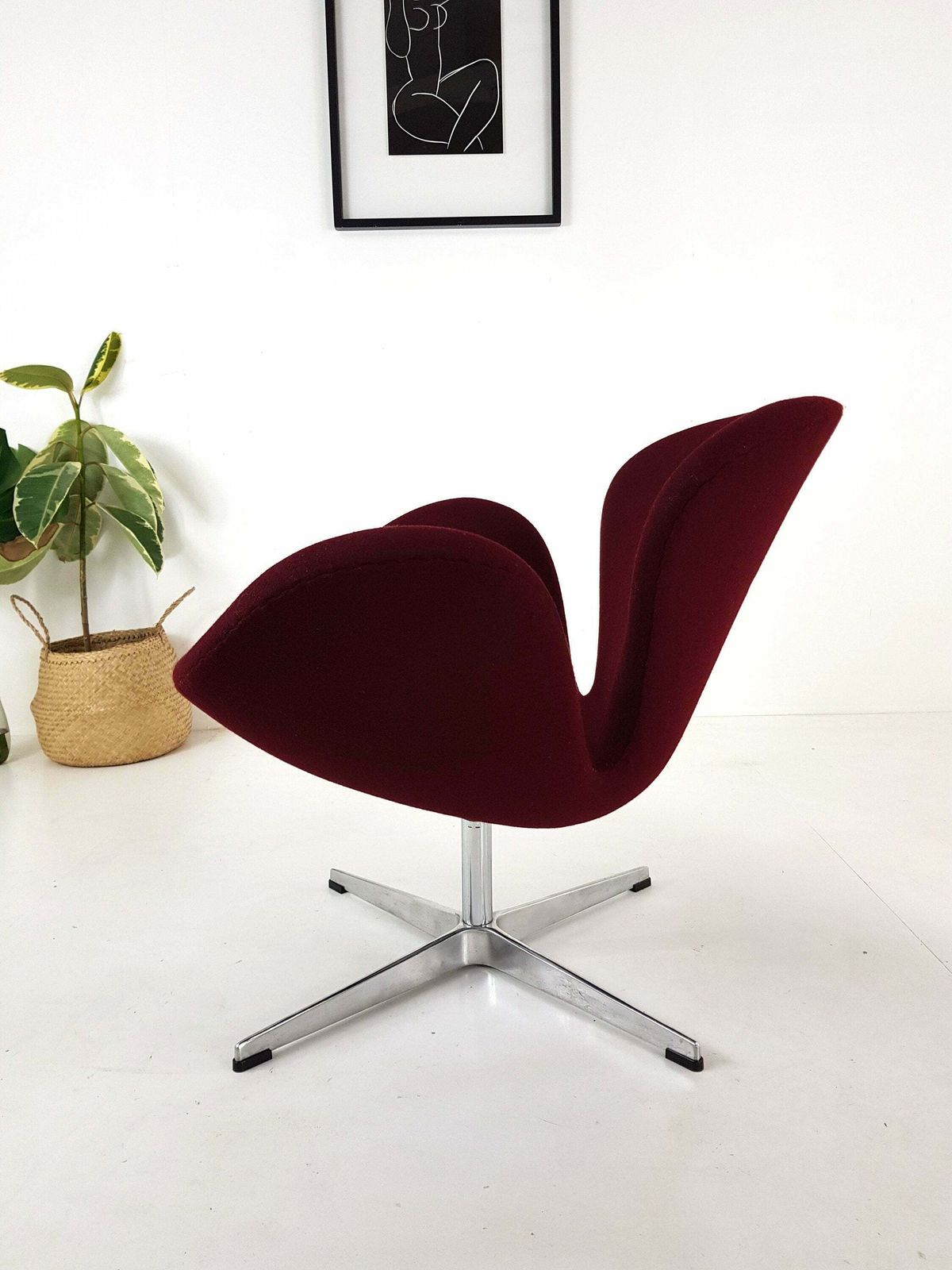 Swan Swivel Chair   Arne Jacobsen Style photo Furniture