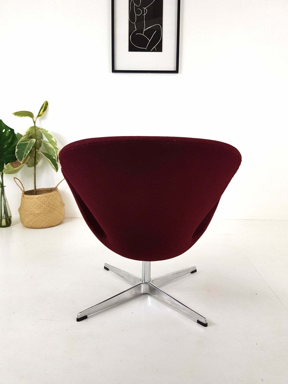 Swan Swivel Chair   Arne Jacobsen Style photo vinterior