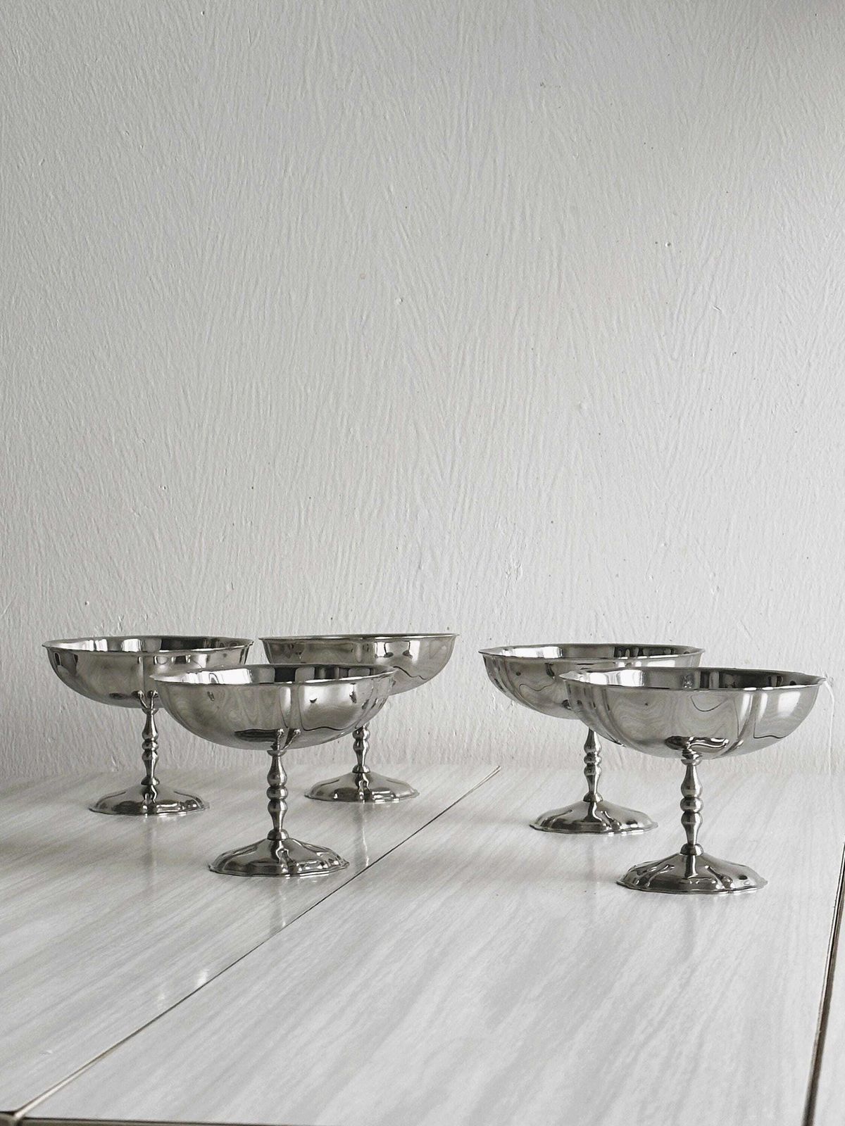 Lot de 6 ou 8 grands bols sur pied en acier inoxydable, de style Létang Remy, fabrication française, art de la table en métal, service à dessert photo vintage