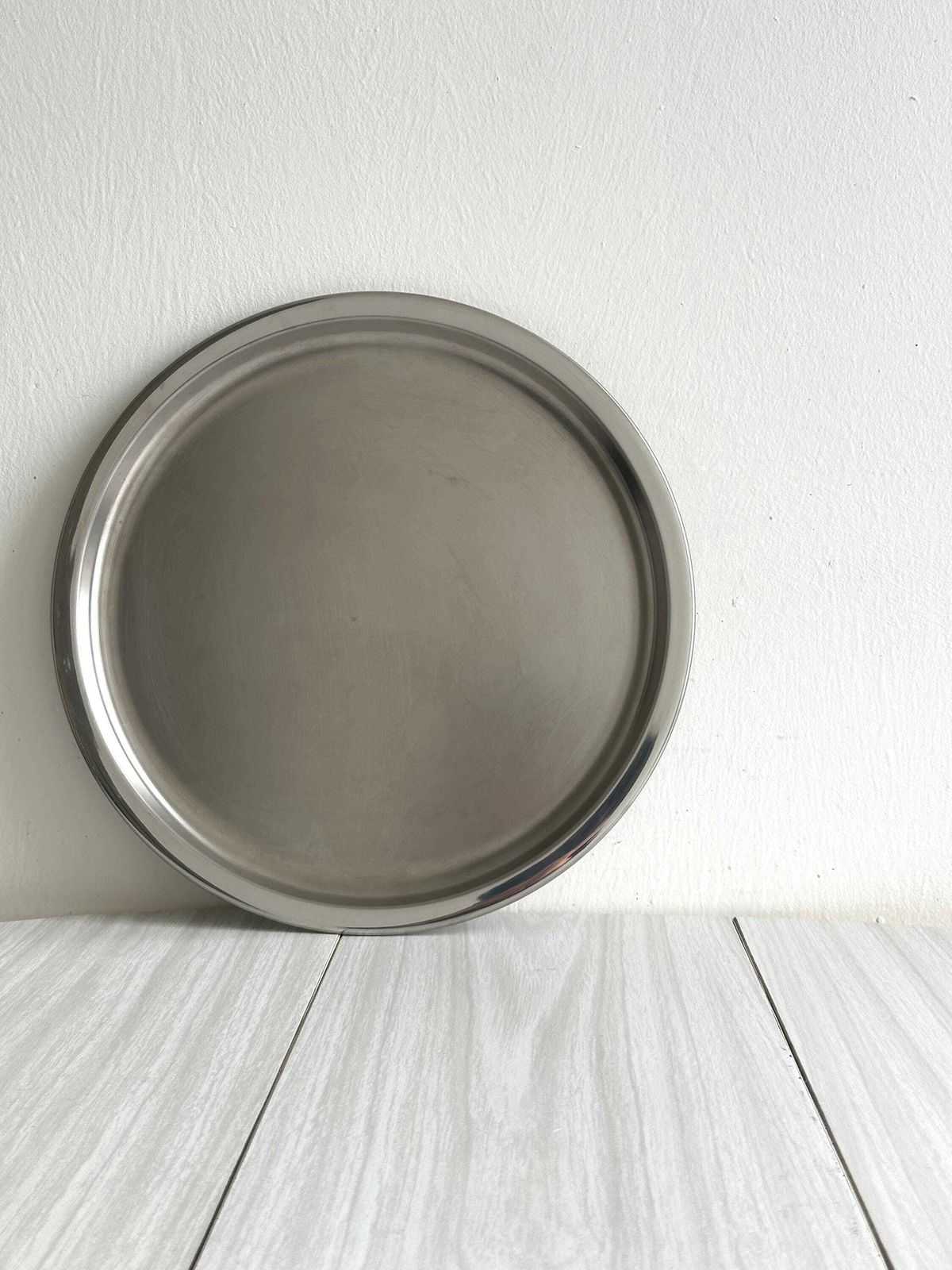 Round Tray In Shiny 18/10 Stainless Steel, Elegant And Robust Serving Tray, Vintage Chic Tableware, Kitchen Decoration