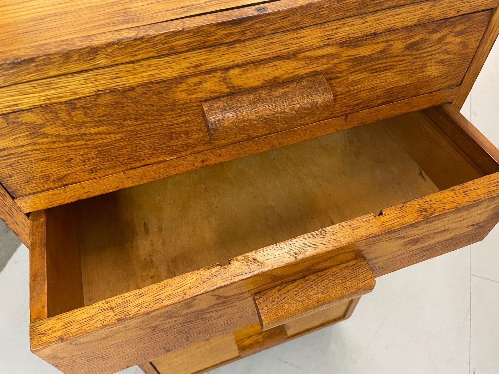 photo vinterior Vintage Mid Century Rustic Oak 5 Drawer School Office Chest Industrial Storage