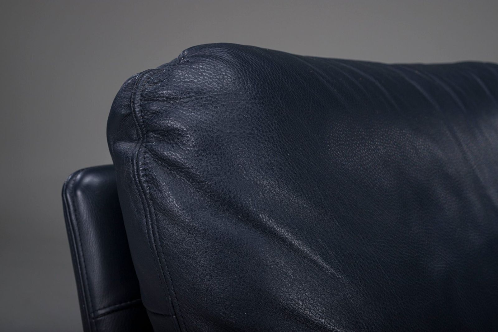 photo vinterior Danish Teak And Navy Blue Leather Lounge Chair From Komfort, 1970s