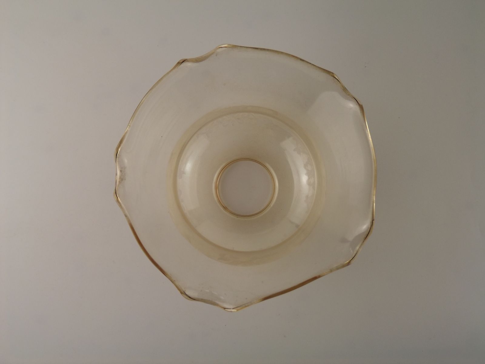 Set Van 3 Vintage Glazen Klokvormige Kappen In Gerookt Barnsteenglas Met Scrollmotief En Gegolfde Rand photo 68.0