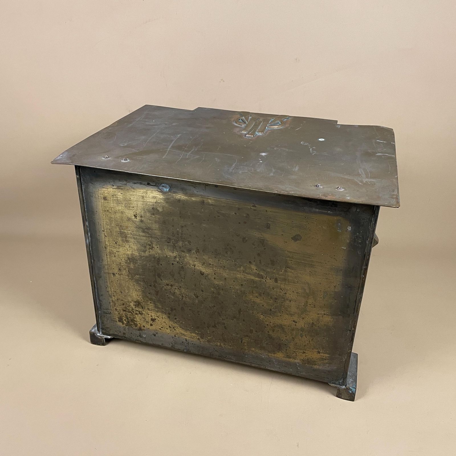 photo furniture Antique Metal Gold Brass Coal Bucket Handle Art Nouveau Rectangle Fire Side Scuttle Farmhouse Wood Patina Vintage Fireplace Box Lidded Lid