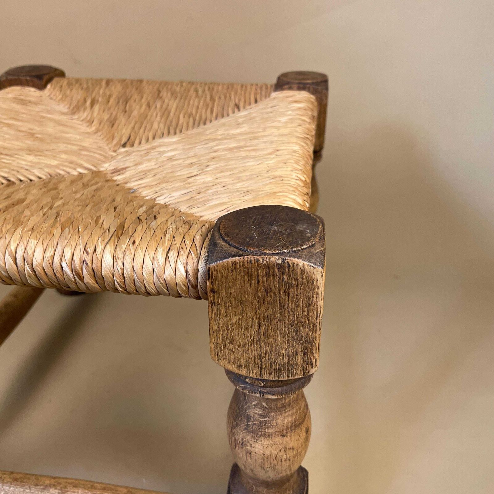photo furniture Wooden Foot Stool Woven Straw Wood Cottage Furniture Rectangle Brown Hallway Seat 27.3x37x33cm Footstool Bench Antique Seat Solid