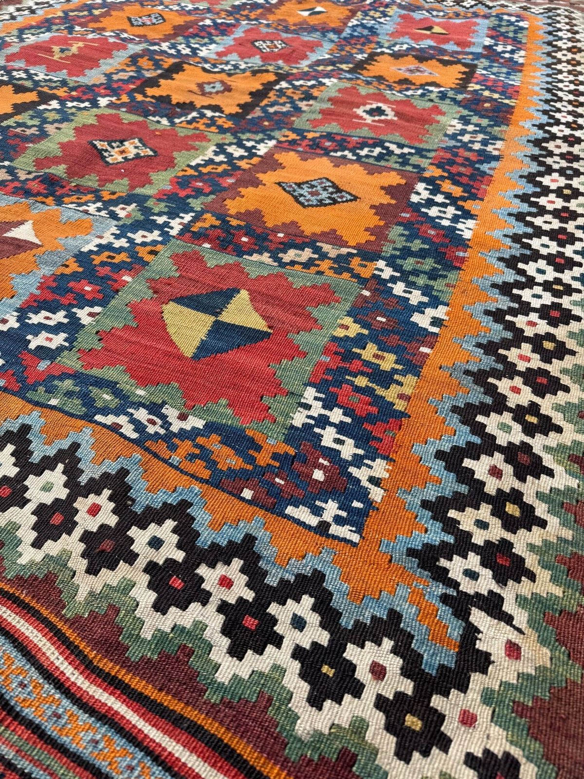photo buy Antique Qashqai Kilim 2.30m X 1.59m