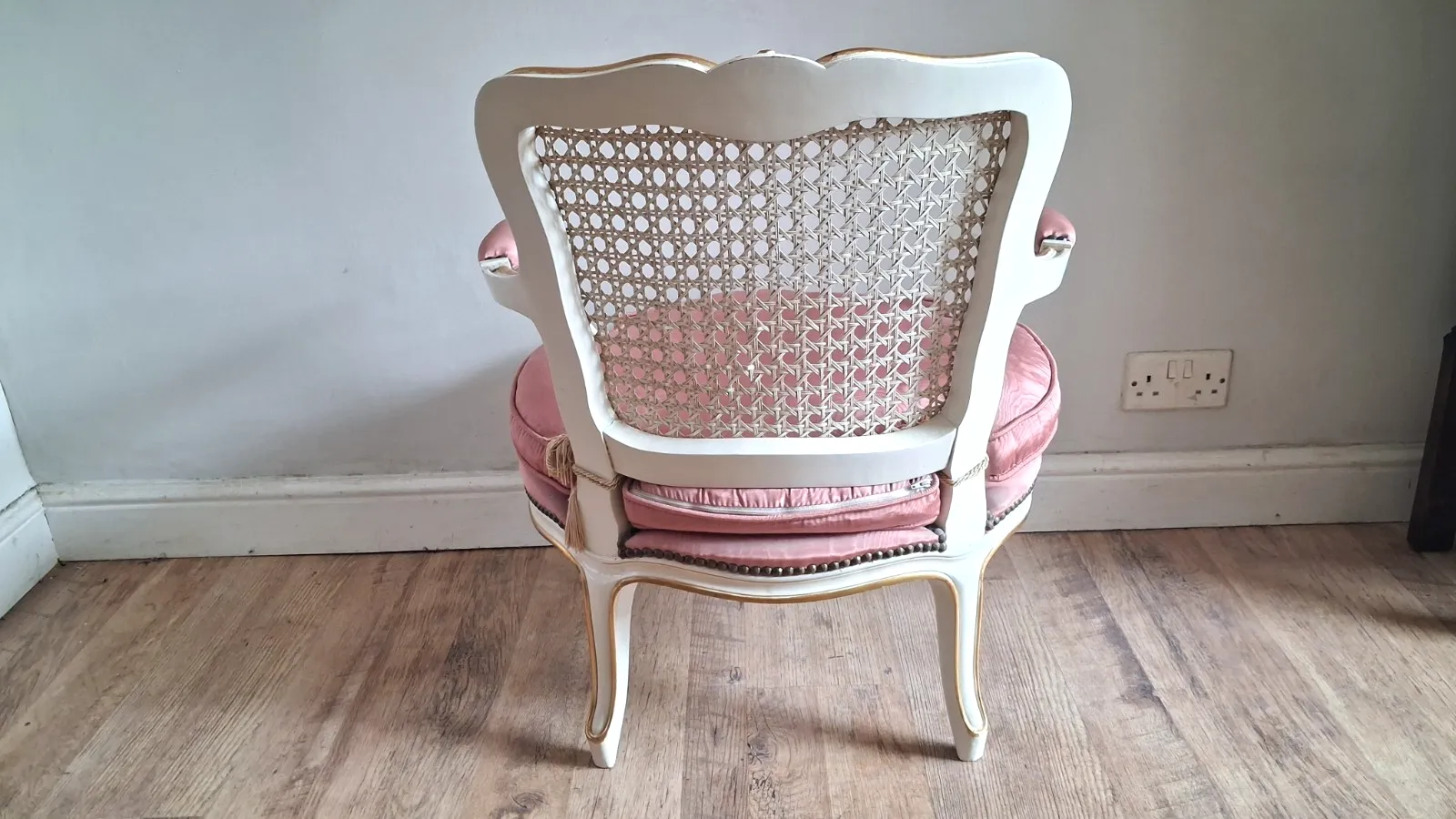 photo vinterior Beautiful French Louis XV  Cream And Gilt Upholstered Armchair /Bedroom Chair