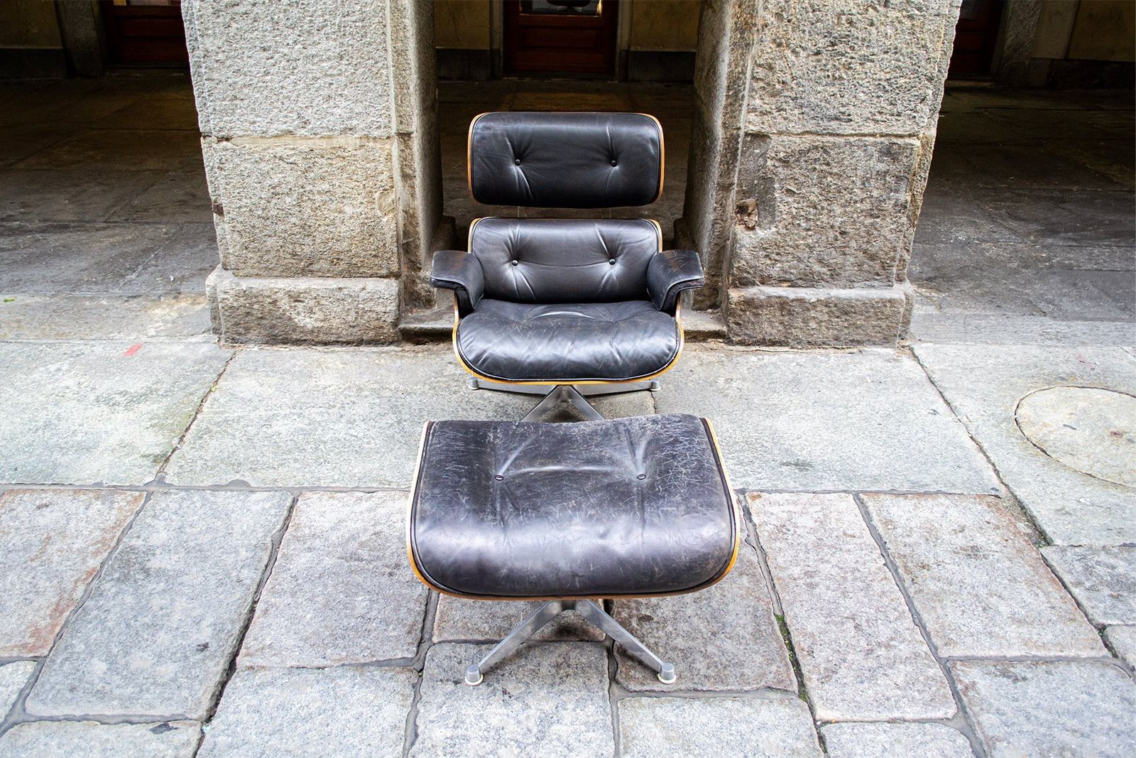 Lounge Chair And Ottoman By Charles & Ray Eames For Herman Miller, 1970s photo furniture
