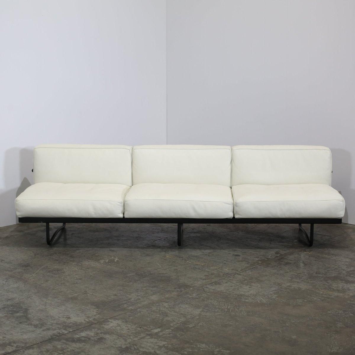 5 Canapé, Appartement Le Corbusier Three Seater In White Leather With Black Fram photo vintage