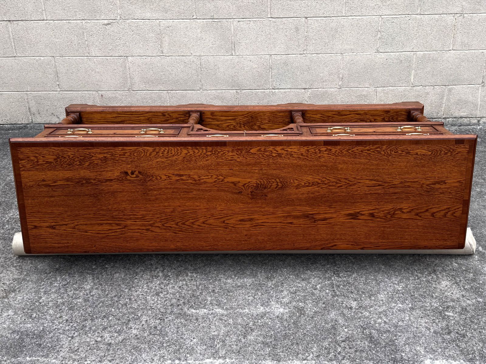 A Titchmarsh And Goodwin Style Solid Oak Sideboard Dresser Base Hall Lamp Table photo Furniture