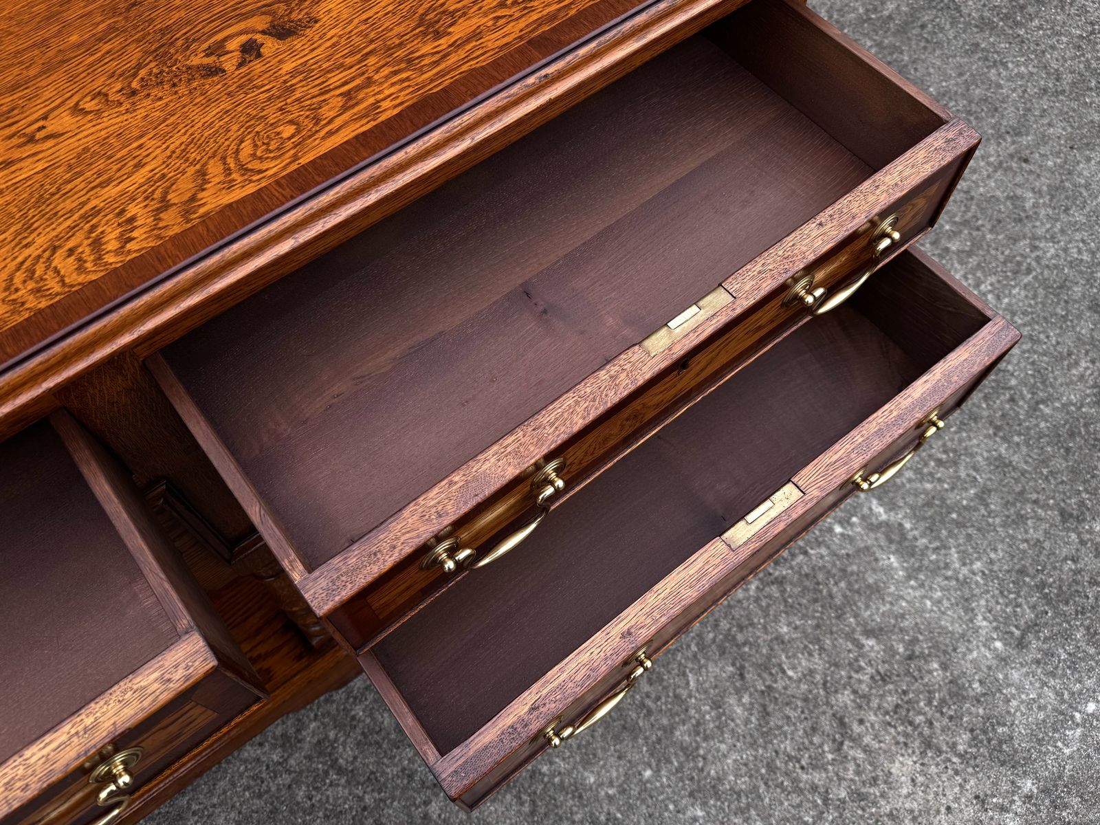 photo vinterior A Titchmarsh And Goodwin Style Solid Oak Sideboard Dresser Base Hall Lamp Table