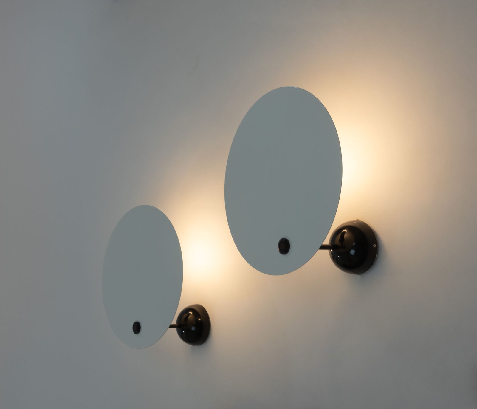 Pair Of Kuta Wall Lamps By Vico Magistretti For O Luce, 1980s photo vinterior
