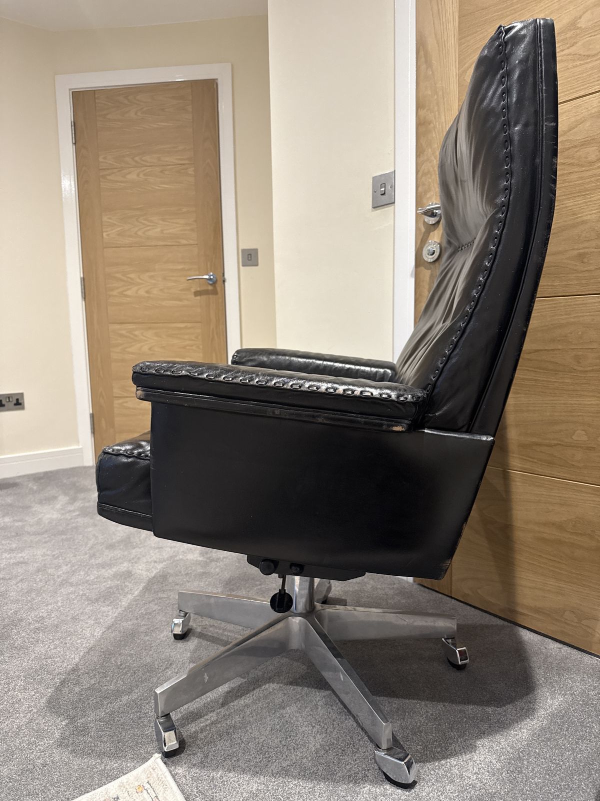 Mid 20th Century Design De Sede Desk Chair photo vinterior