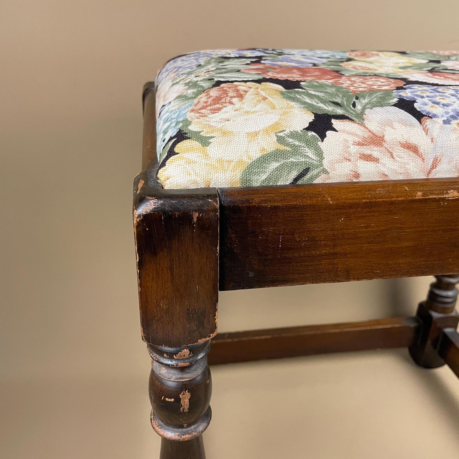 Vintage Tapestry Footstool Floral Printed Pattern Upholstery Wooden Frame Cottage Style Country Home Decorative Farmhouse Accent Furniture photo vinterior