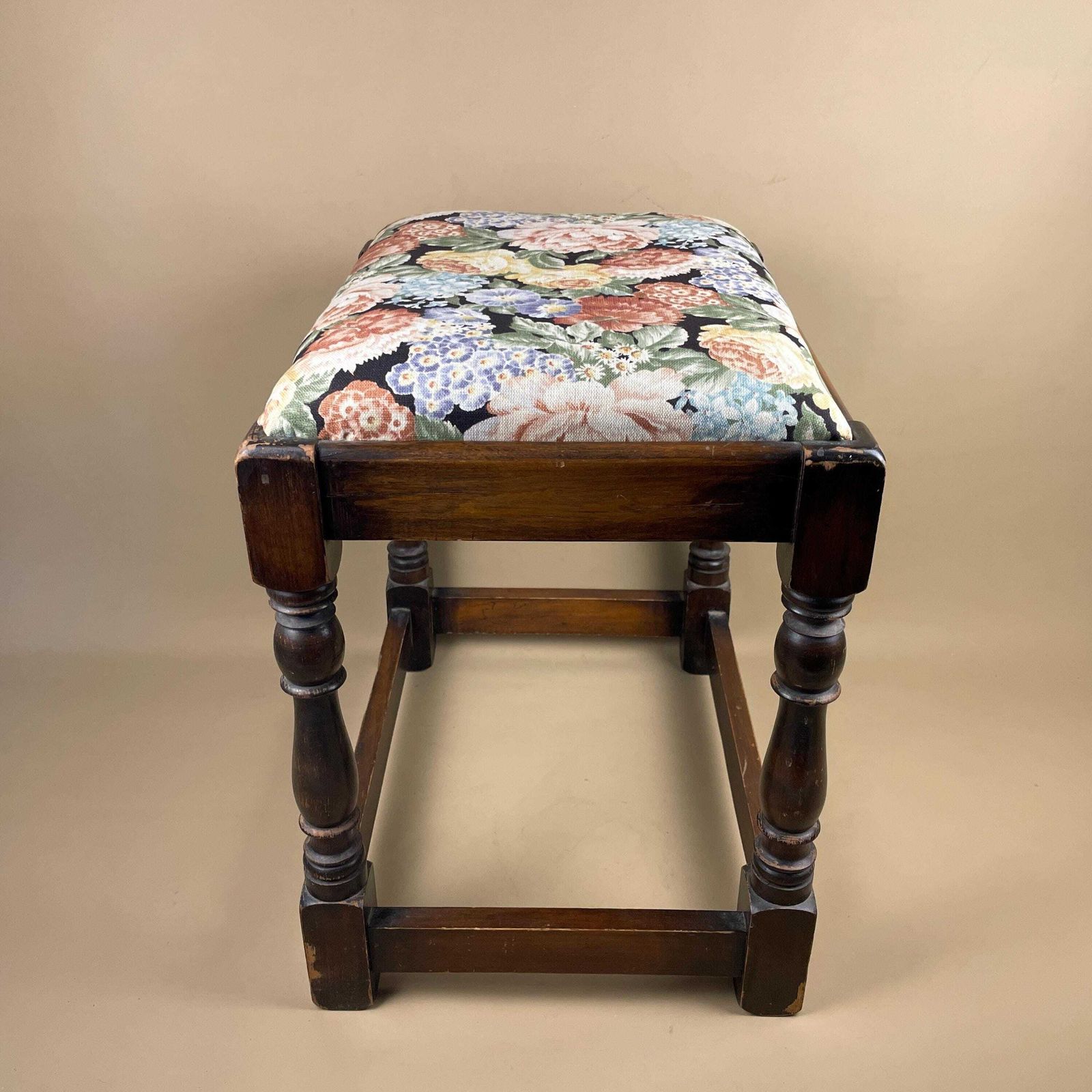 photo furniture Vintage Tapestry Footstool Floral Printed Pattern Upholstery Wooden Frame Cottage Style Country Home Decorative Farmhouse Accent Furniture
